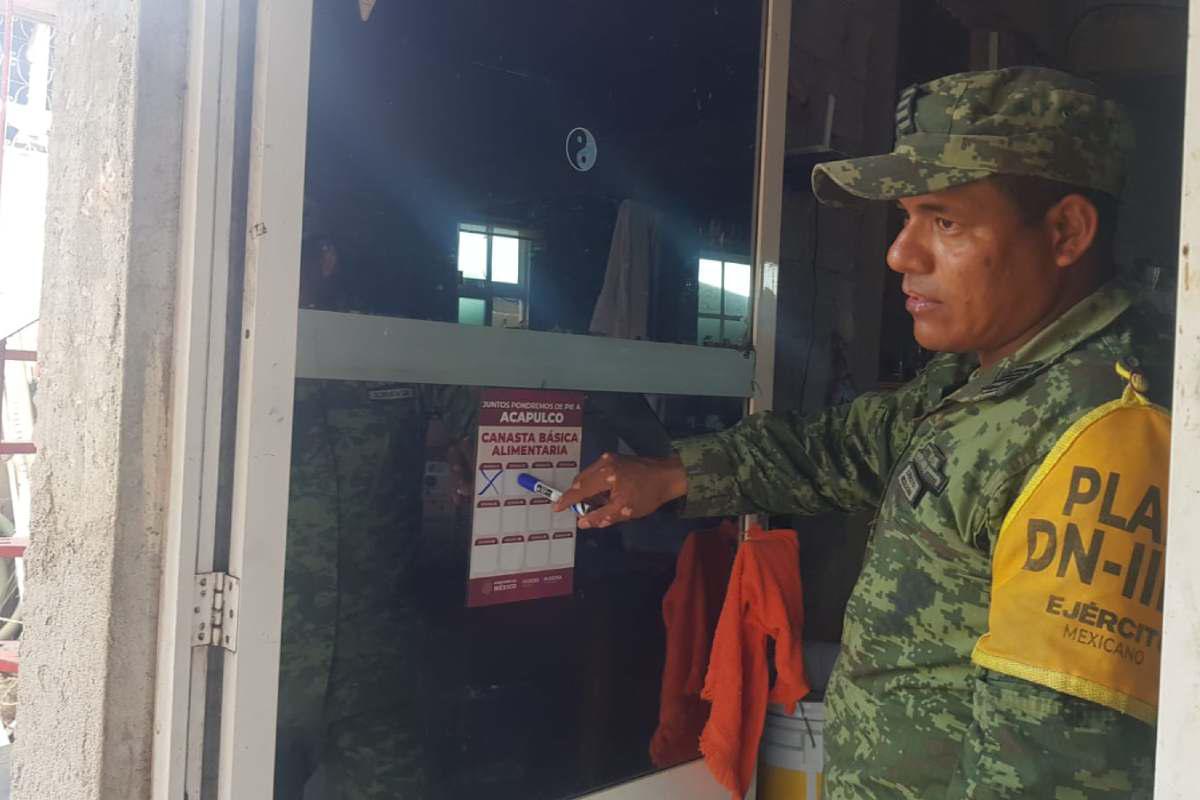 $!Llegan despensas a colonias de Acapulco donde las casas fueron destruídas