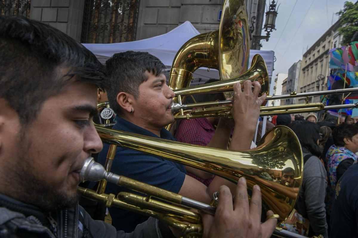 $!Ciudadanos y organizaciones se congregan en el Congreso de la CDMX para el Primer Informe de Clara Brugada