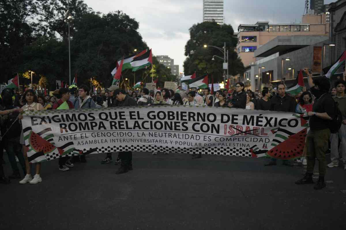 $!‘Neutralidad es complicidad’: piden que México rompa relaciones con Israel tras interceptar flotilla que llevaba ayuda a Gaza