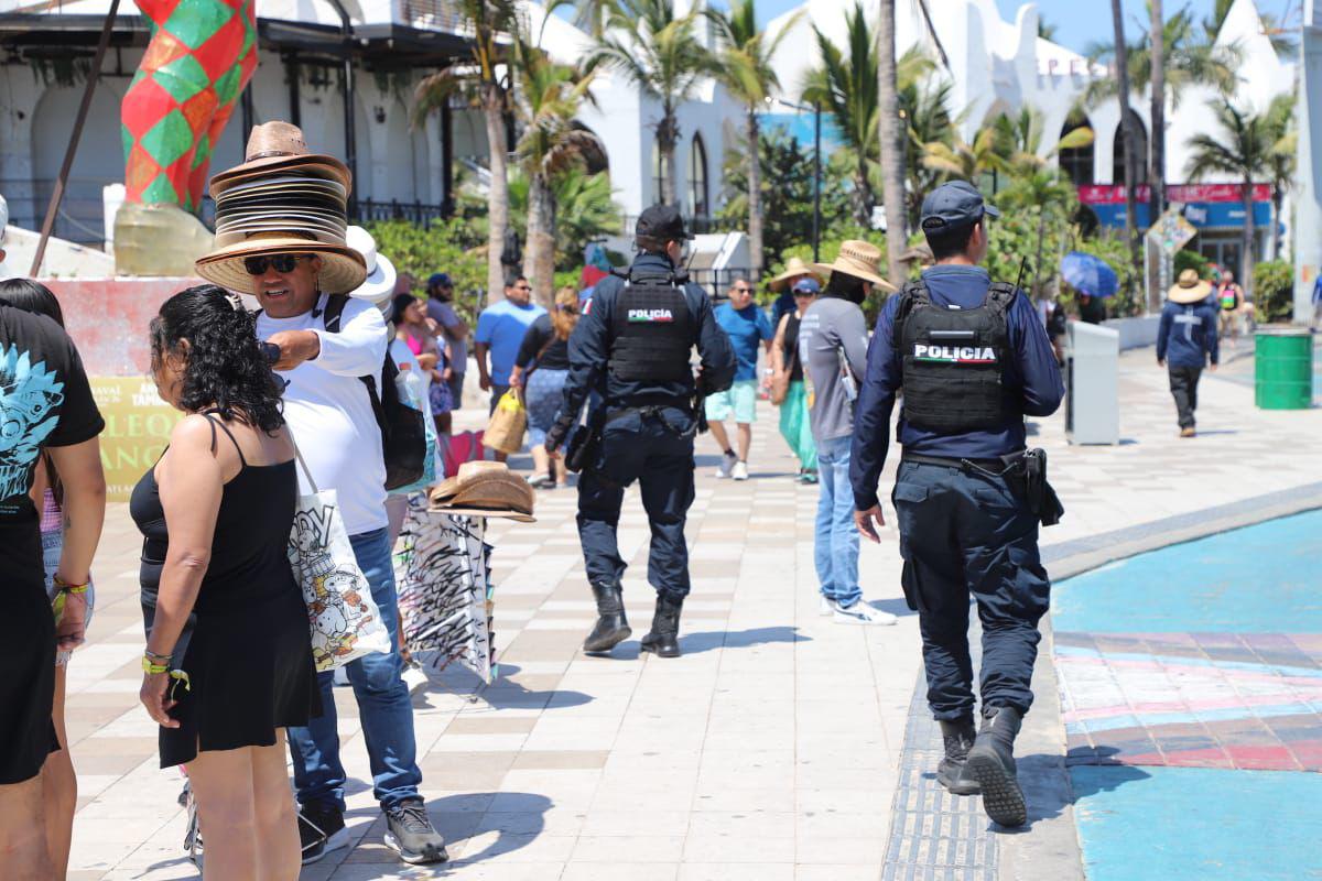 $!Refuerzan seguridad en playas de Mazatlán con módulos de orientación y pulseras para menores