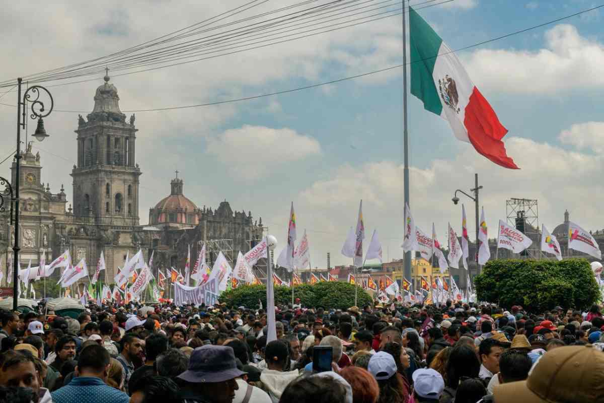 $!Reforma evitará que el amparo resguarde a ‘potentados que no quieren pagar impuestos’: Sheinbaum en primer informe