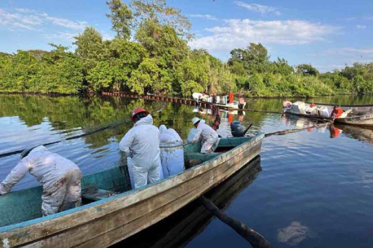 $!Atiende Pemex nueva fuga en pozo petrolero en Minatitlán, Veracruz