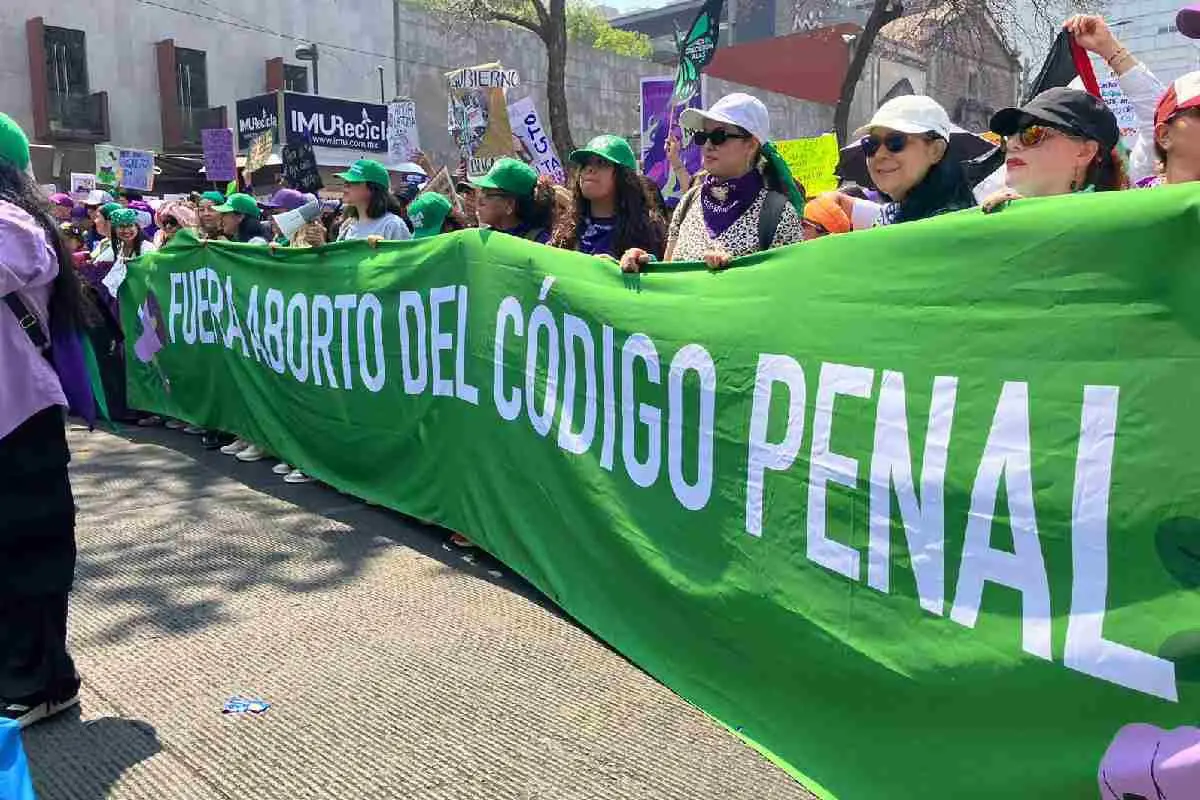 $!8M: colectivas y mujeres de diversos sectores marchan en CDMX en exigencia de justicia por feminicidios