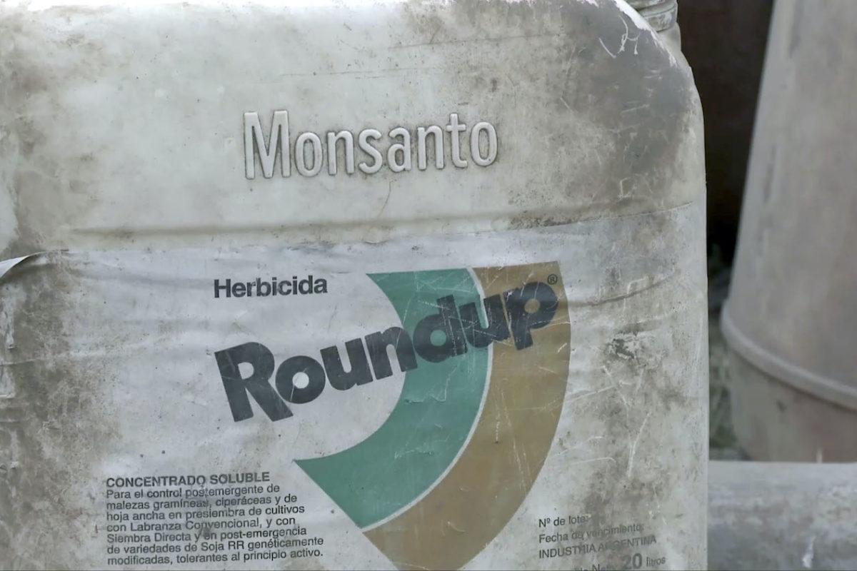 $!Roundup, fabricado por Monsanto/Bayer, es sinónimo de glifosato entre los agricultores argentinos. Su comercialización domina el mercado, con el 34% de las ventas.
