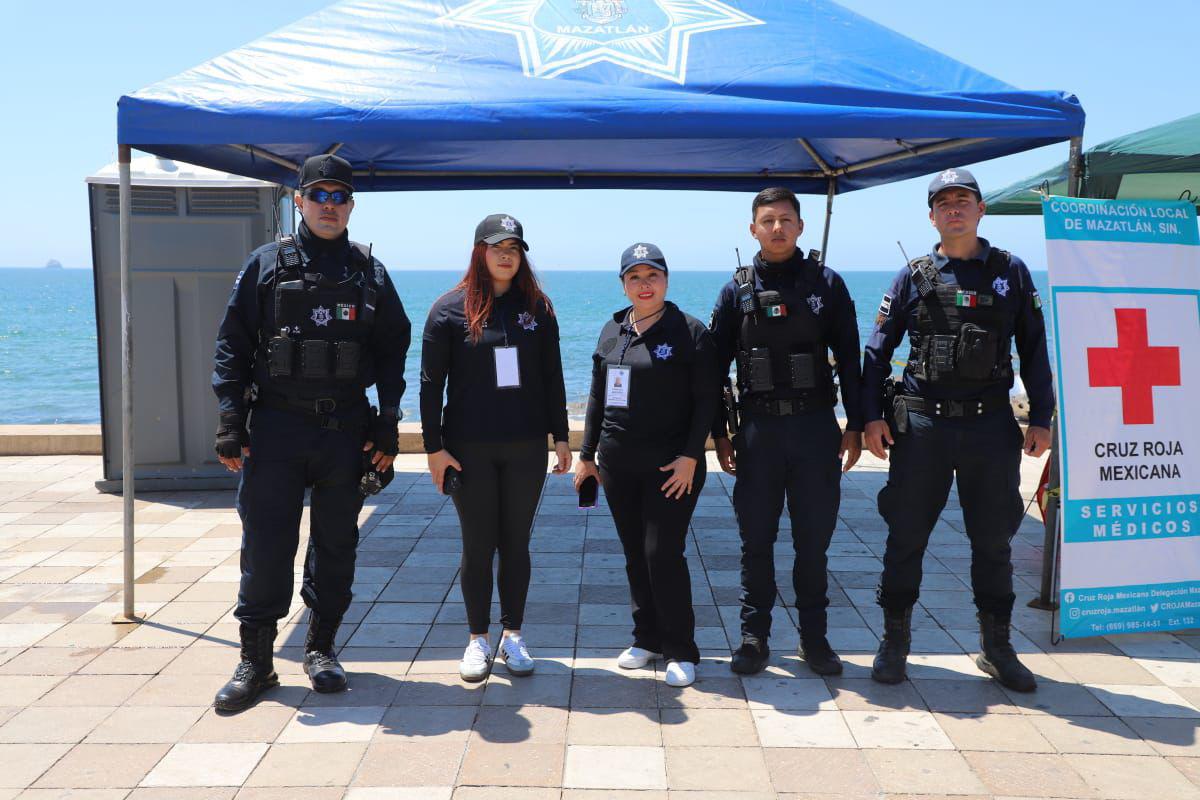 $!Refuerzan seguridad en playas de Mazatlán con módulos de orientación y pulseras para menores