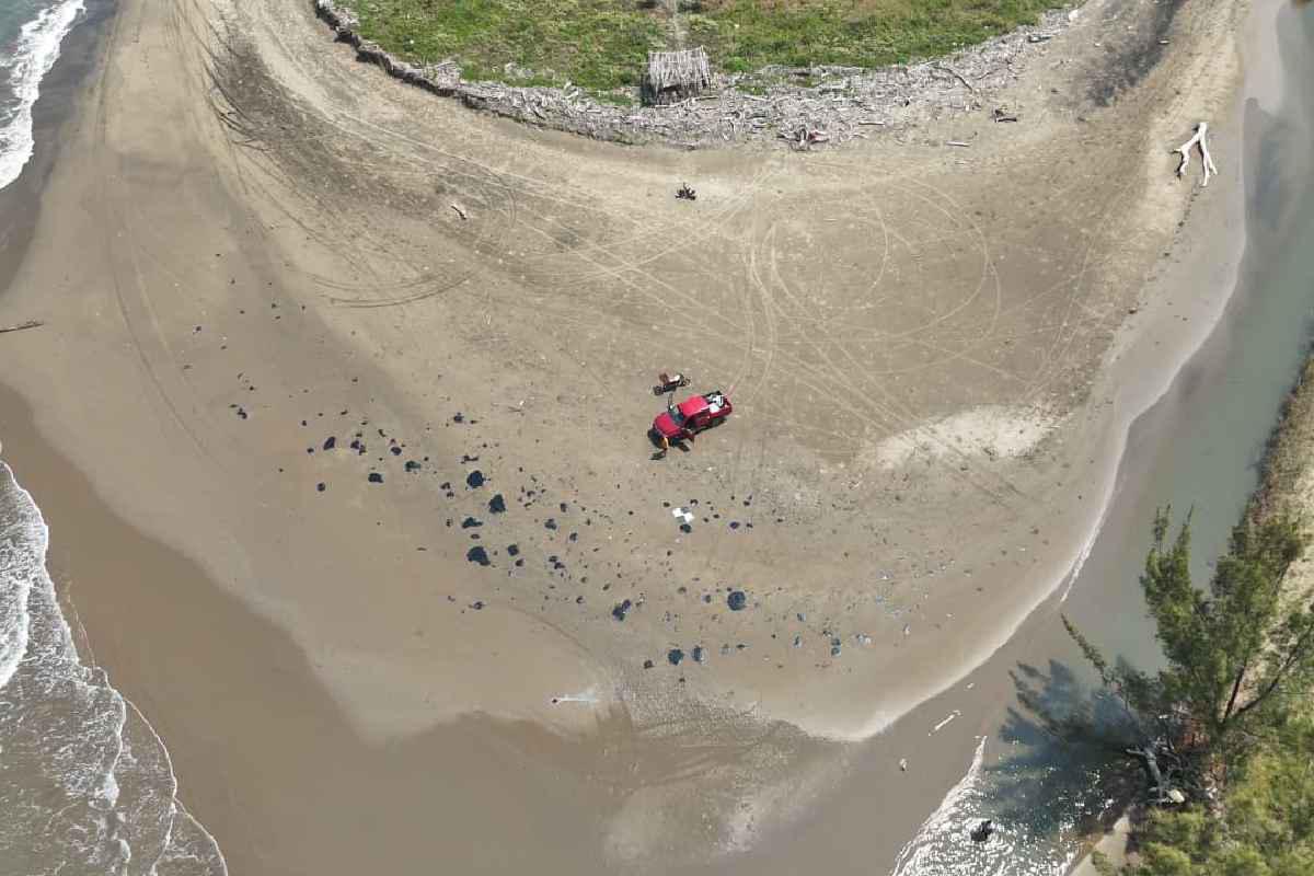 $!Derrame avanza en Veracruz y Tabasco; organizaciones y comunidades denuncian que la limpieza de Pemex es insuficiente