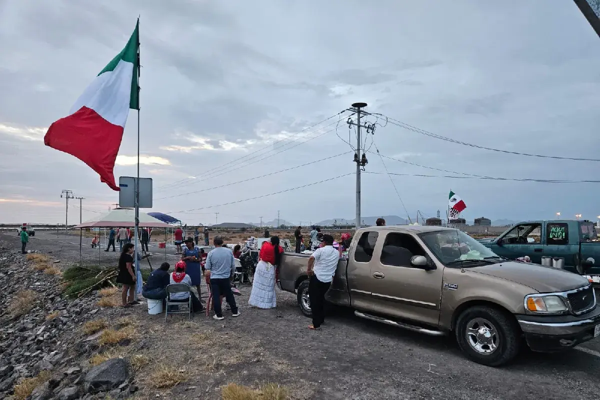 $!En Topolobampo, pescadores y activistas mantuvieron protestas contra el megaproyecto por riesgos ambientales.