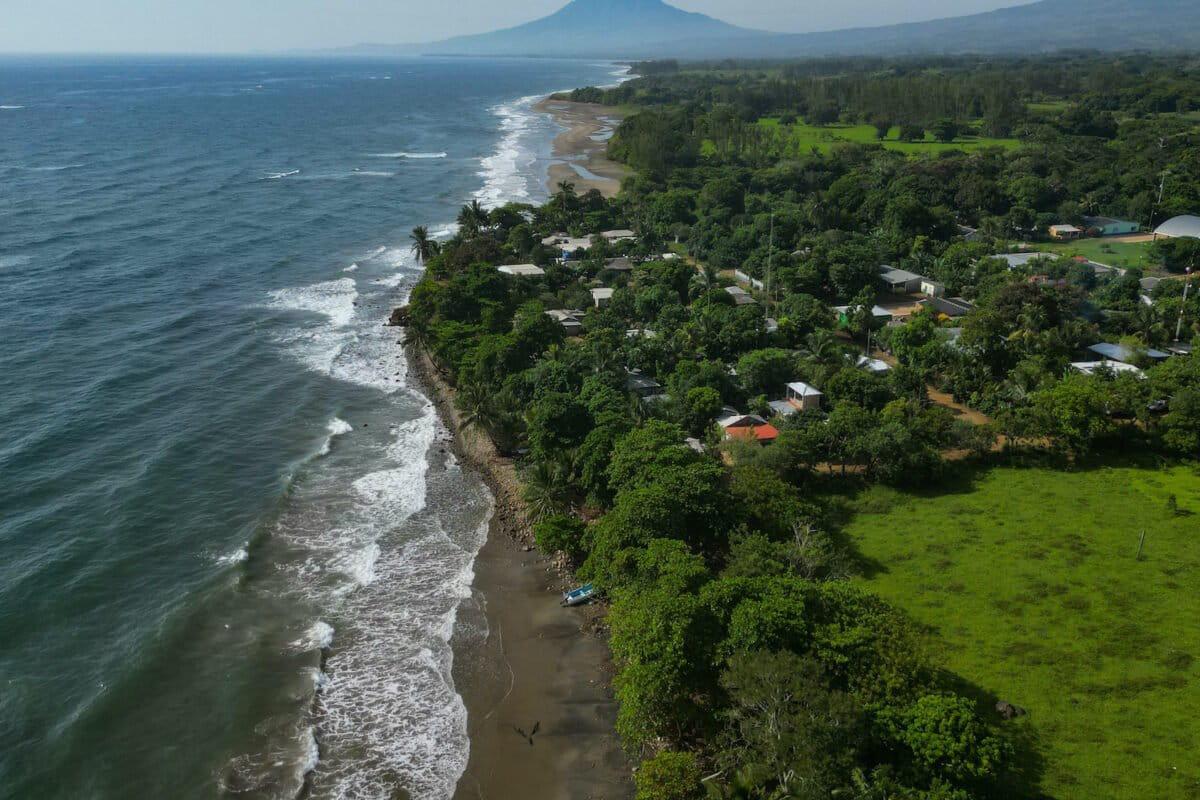 $!La comunidad de Zapotitlán, ubicada en el municipio indígena de Tatahuicapan, se dedica a la pesca, la siembra de chile y al ganado.