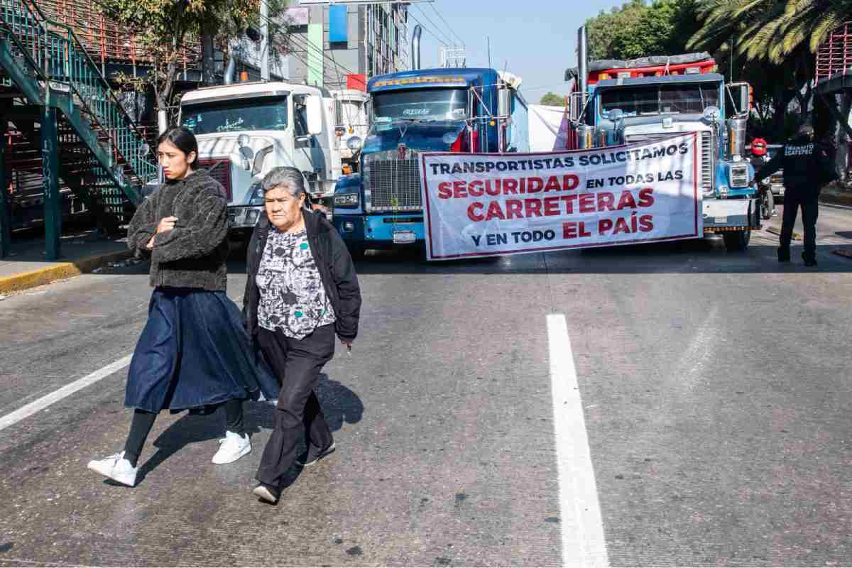 $!Transportistas liberan distintos puntos tras bloqueos para exigir seguridad; aún hay tramos cerrados