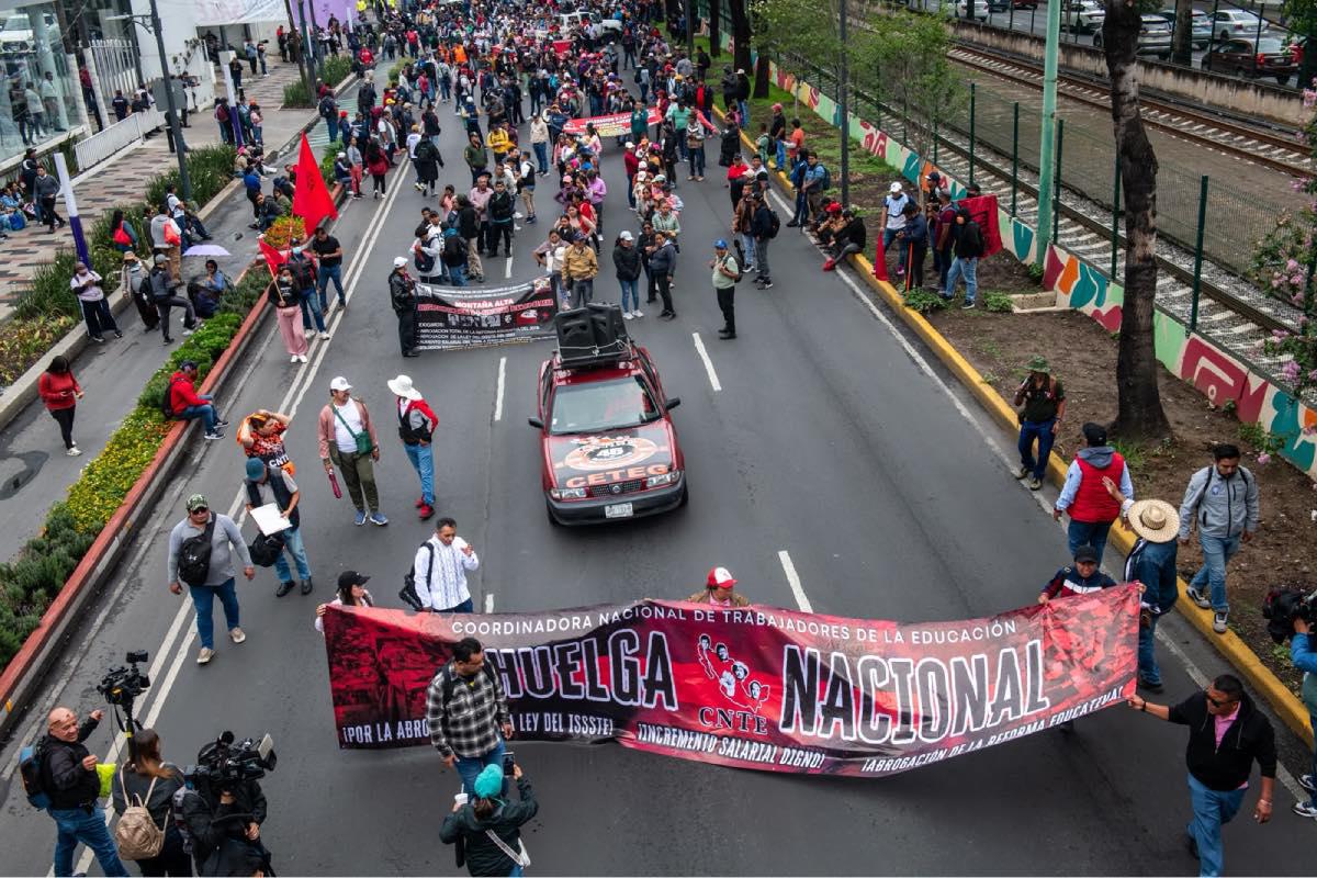 $!La marcha de la CNTE recorrió varios kilómetros de Tlalpan.