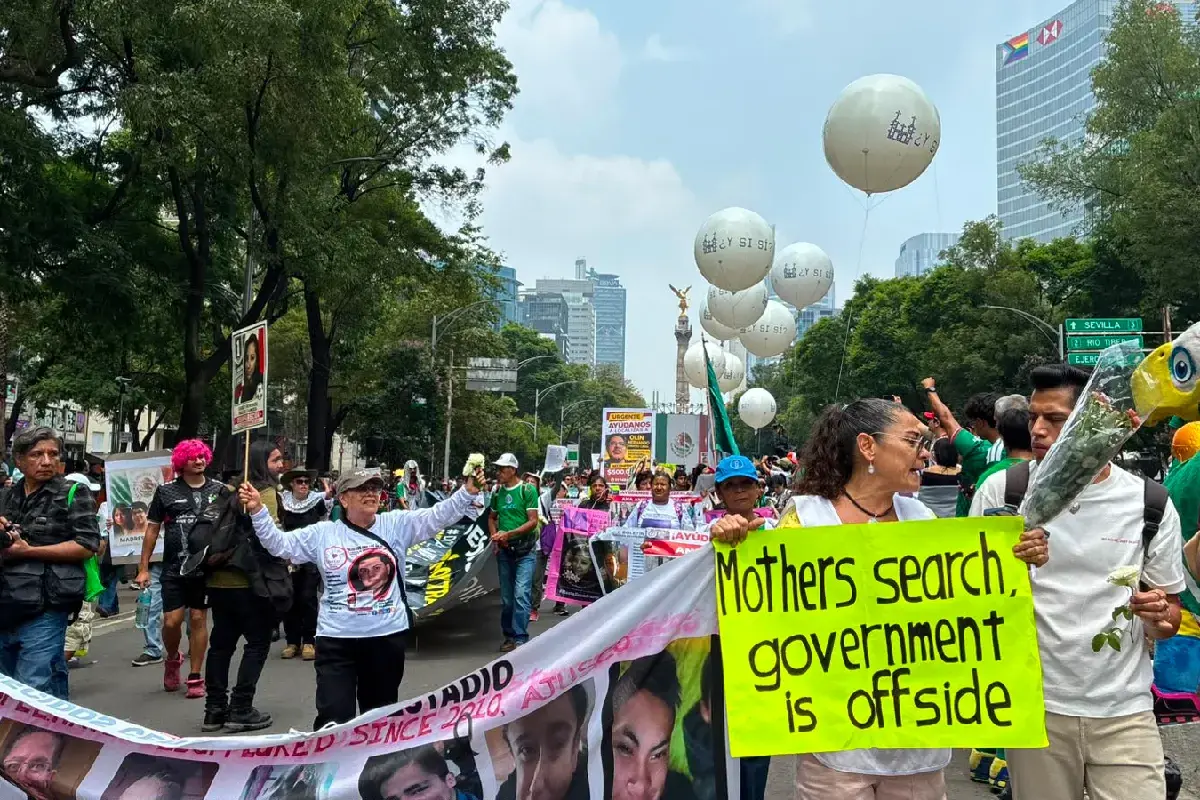 $!‘¿Y si sí los encuentran?’: buscadoras marchan en CDMX previo al México vs. Inglaterra