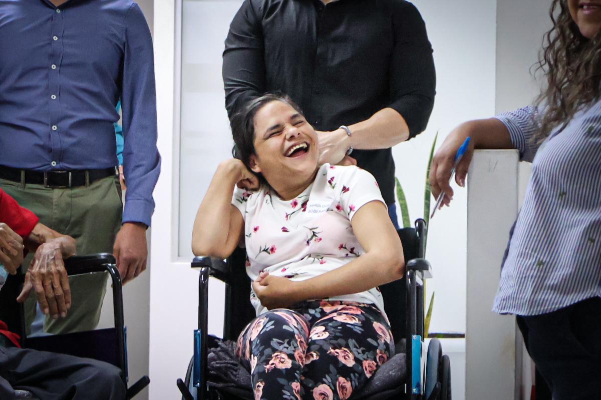 $!Entrega DIF Bienestar Culiacán sillas de ruedas a personas en situación de vulnerabilidad