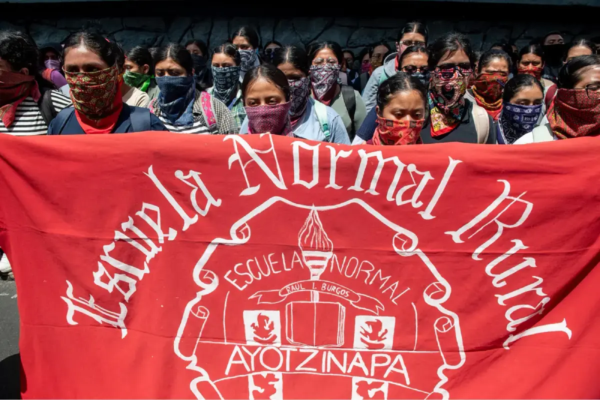 $!‘Es morir en vida’: familias de Ayotzinapa vuelven a la CDMX a 12 años de la desaparición de los 43