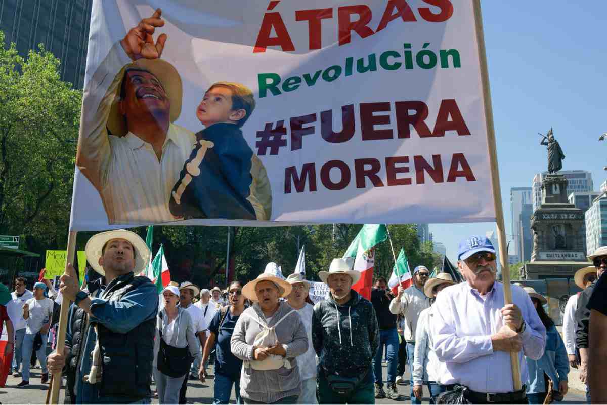 $!Marcha de Generación Z en CDMX reclama justicia y alto a violencia; inconformes y policías se enfrentan