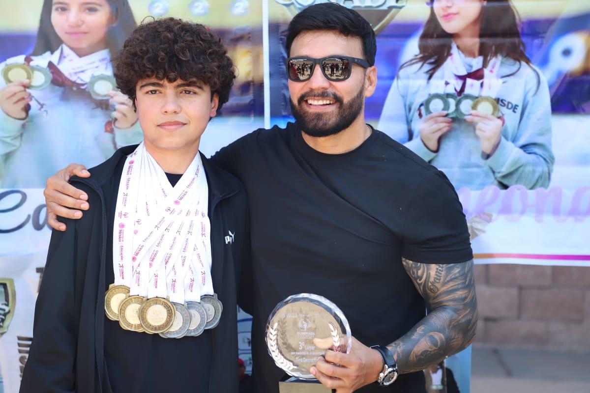 $!Reciben con entusiasmo a la delegación sinaloense de tiro deportivo; llega cargada de medallas