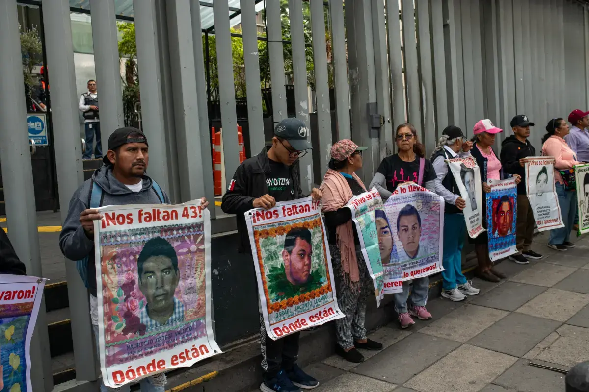 $!‘Es morir en vida’: familias de Ayotzinapa vuelven a la CDMX a 12 años de la desaparición de los 43