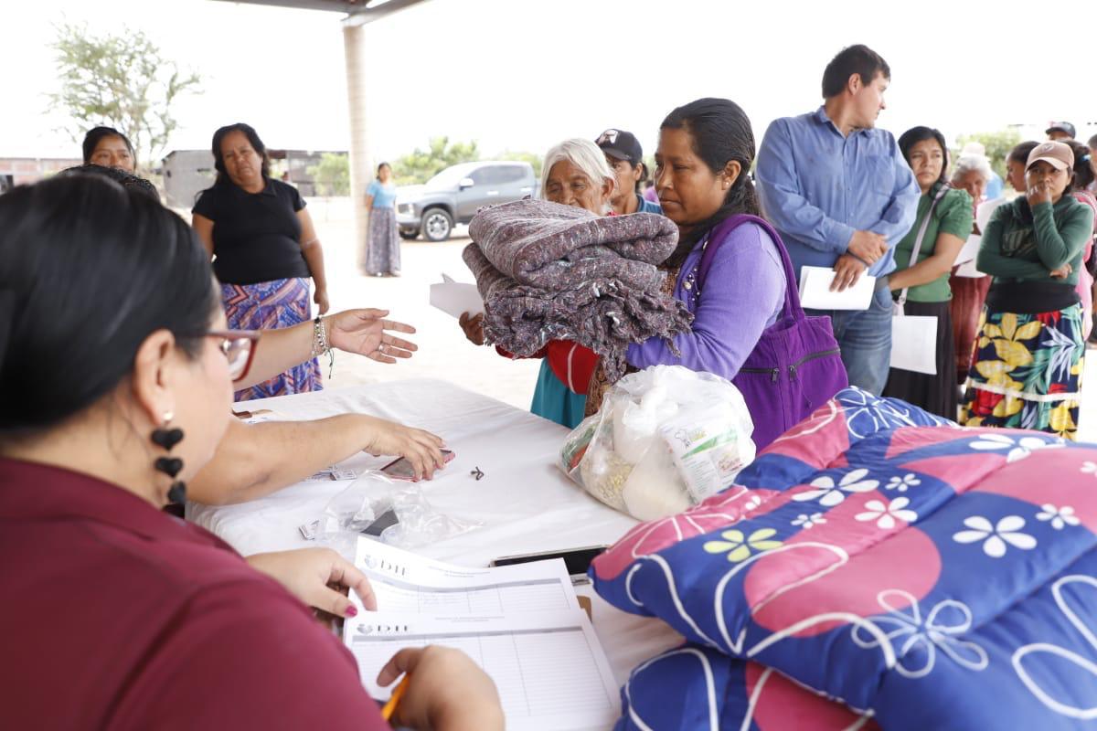 $!Refuerza Sistema DIF Mazatlán apoyos invernales en comunidades rurales vulnerables