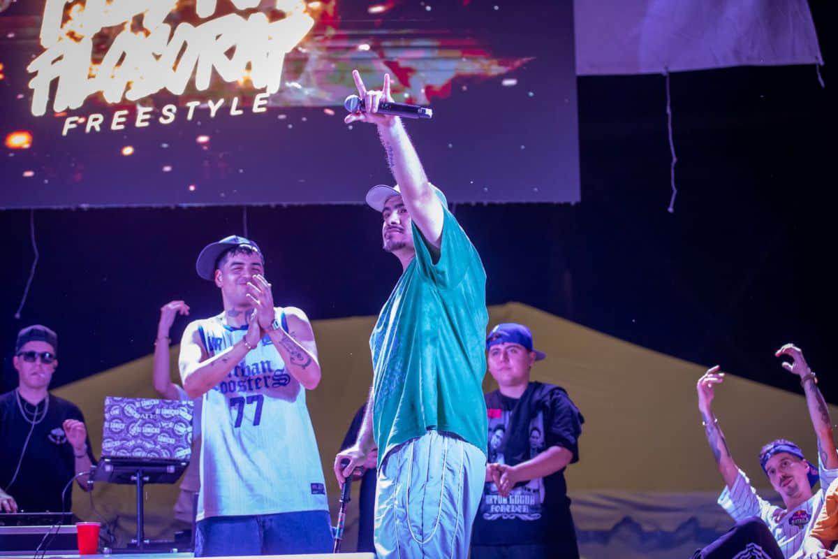 $!Aczino considerado uno de los raperos más influyentes del mundo, se presentó en la Piedra Filosorap.