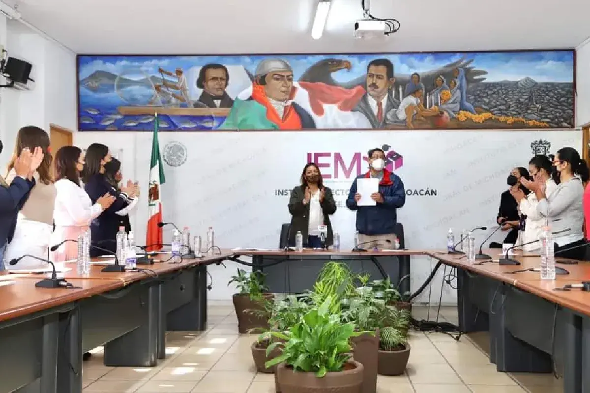 $!INE separa a cinco consejeros electorales en Michoacán; Gobernador dice que medida es desproporcionada