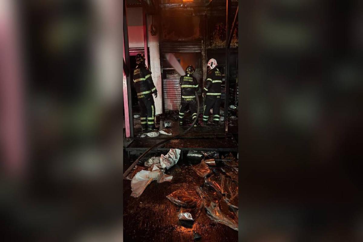 $!Incendio consume 70 locales del mercado de flores y hortalizas en la Central de Abasto en Iztapalapa