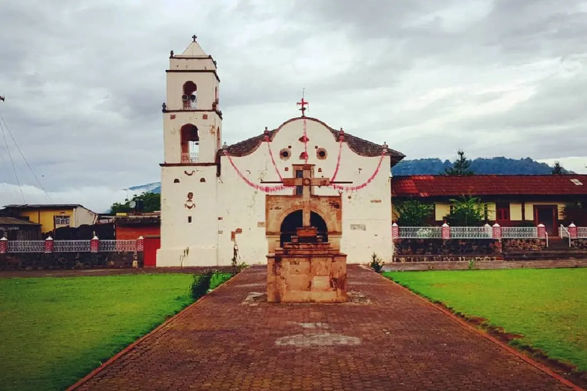 $!Iglesia en Santa María Sevina con daños por los enfrentamientos.