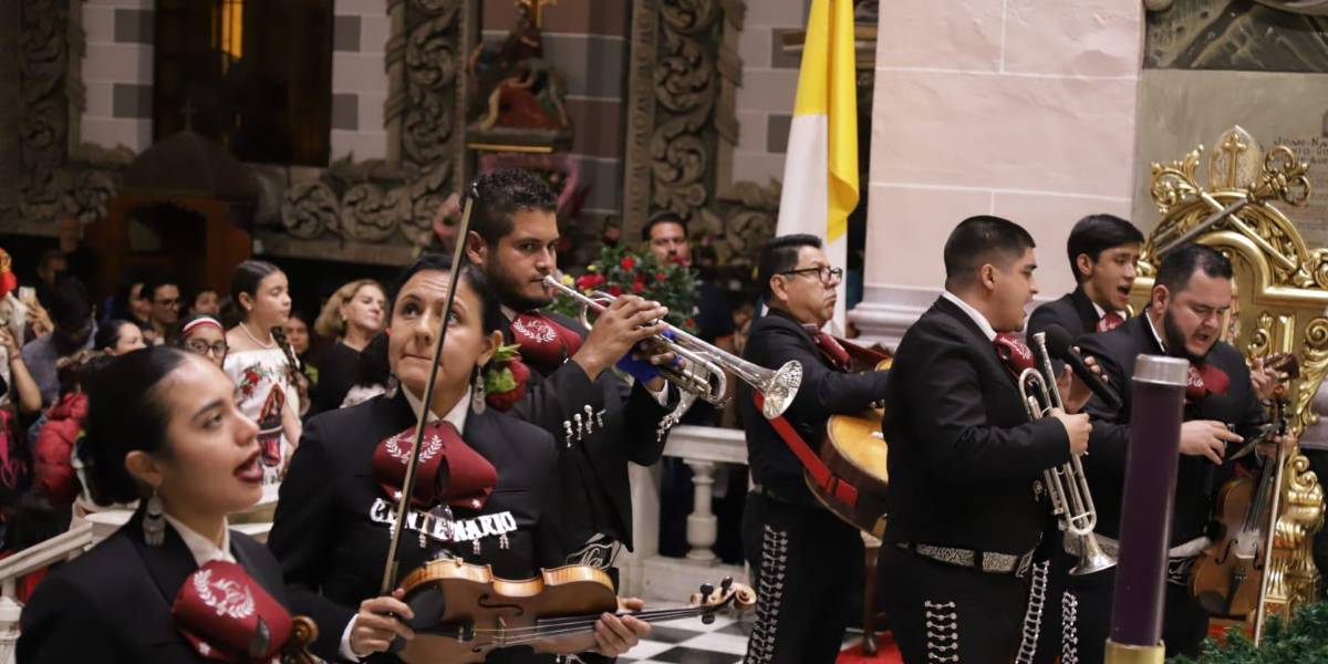 Festejan con mariachi a ‘La Morenita’ en Mazatlán