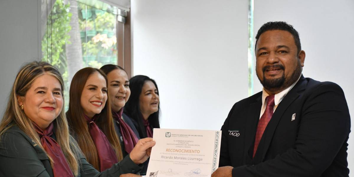 IMSS Sinaloa reconoce 48 años de labor del personal de Atención y Orientación al Derechohabiente IMSS Sinaloa reconoce 48 años de labor del personal de Atención y Orientación al Derechohabiente