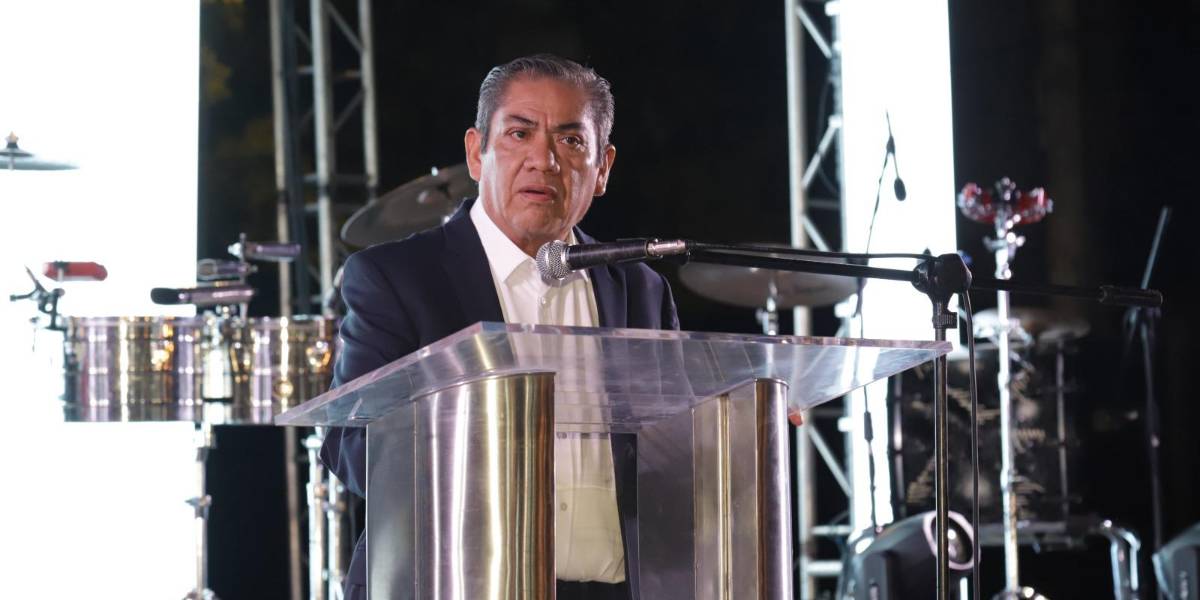 Colocan primera piedra de proyecto El Encanto Emporio