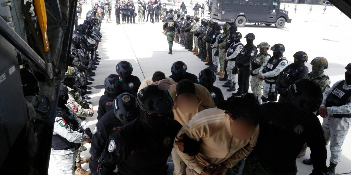 Capos enviados a EU seguían delinquiendo en la cárcel: Harfuch; no habrá obstáculos legales: FGR