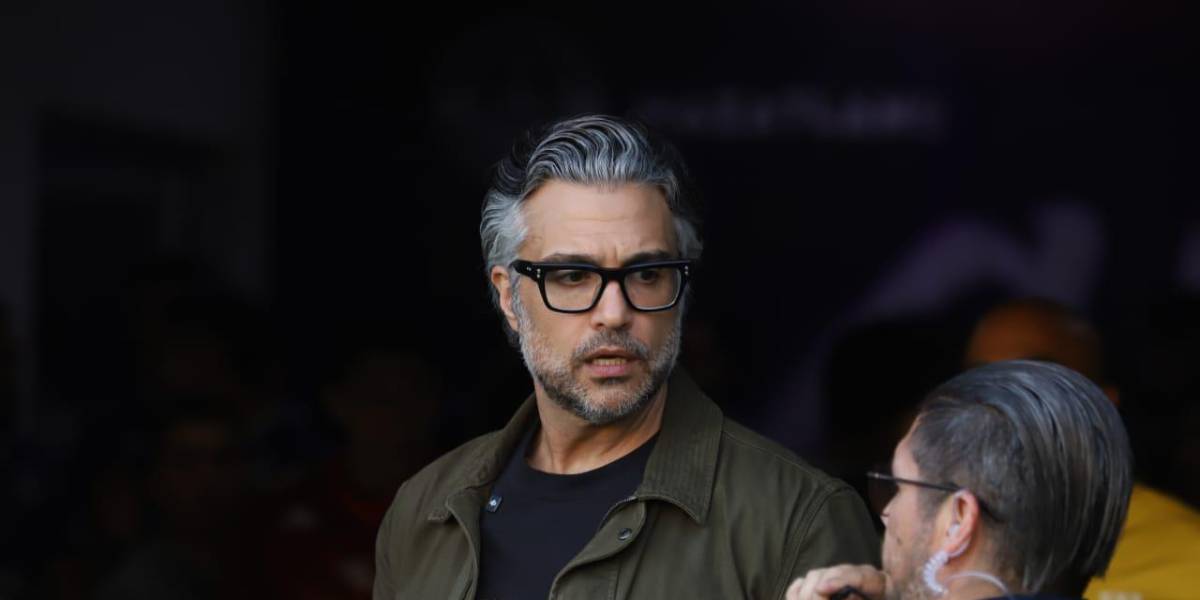 ‘Encanta’ Jaime Camil a aficionados al futbol en Mazatlán