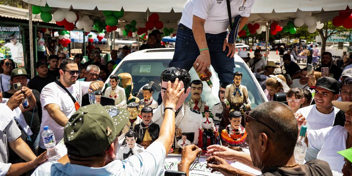 Menos devotos, pero mismo fervor en homenaje a Malverde en Culiacán