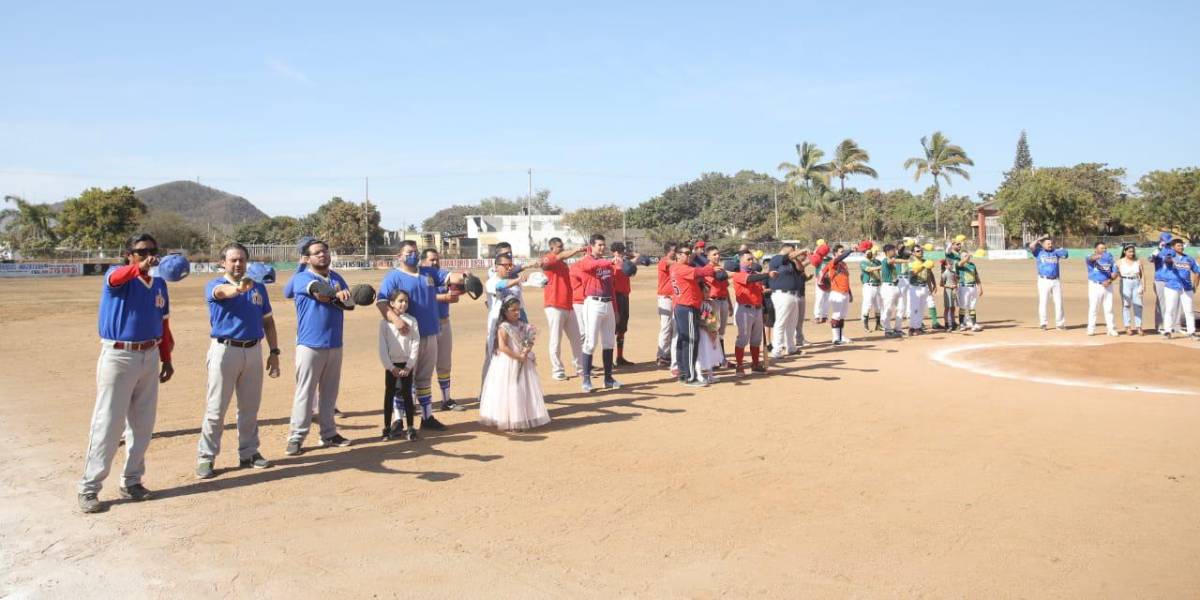 Gran fiesta se vive durante la ceremonia inaugural de la Liga de Beisbol Sabatina Interna 2022 del Club Polluelos