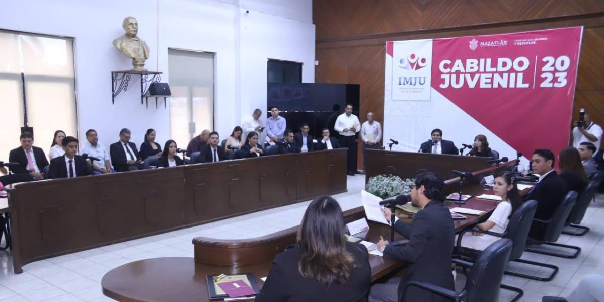 Rinde protesta el primer Cabildo Juvenil de Mazatlán