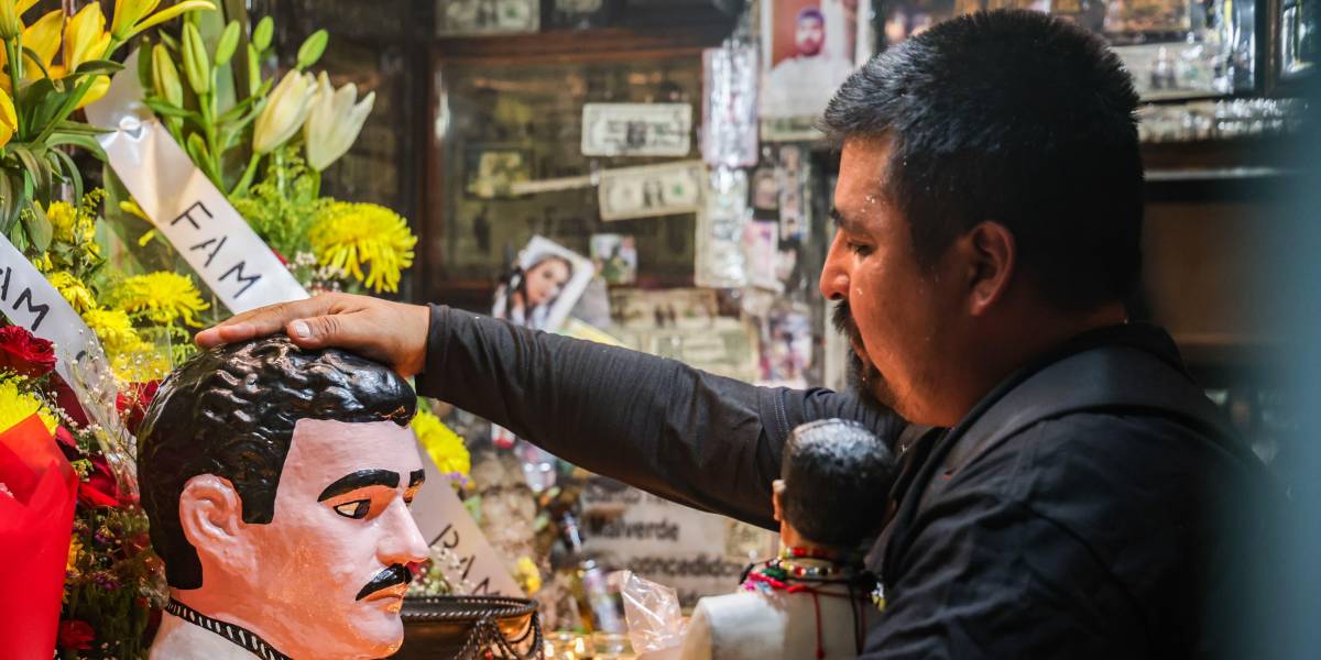 Menos devotos, pero mismo fervor en homenaje a Malverde en Culiacán