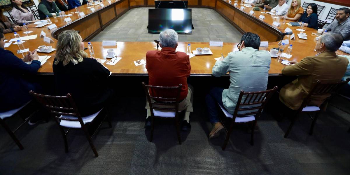 Se reúne Rocha con alcaldes y alcaldesas de Sinaloa; les pide trabajar juntos