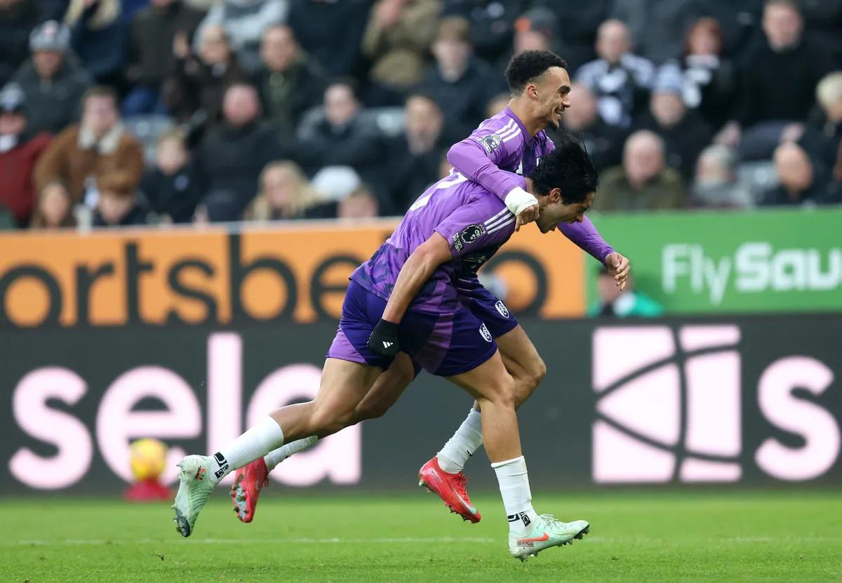 $!Raúl Jiménez encabeza remontada del Fulham sobre Newcastle en la Premier League