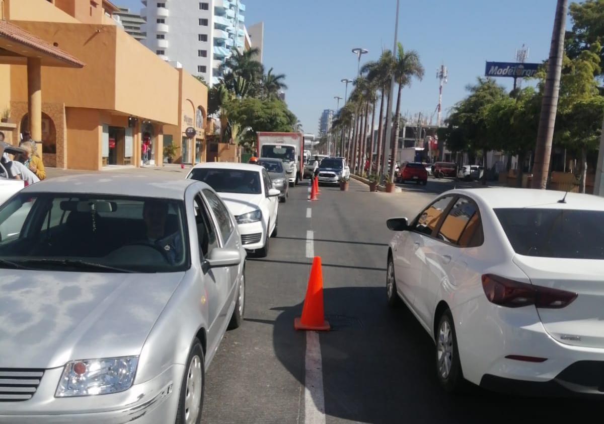$!Habilitan doble sentido en carriles de norte a sur de la Avenida Camarón Sábalo