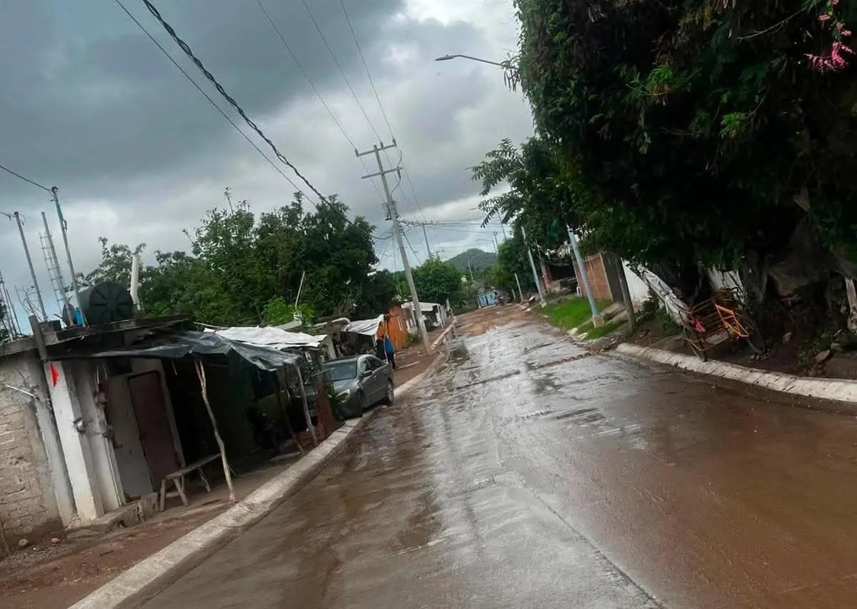 $!Vecinos de ‘El Cerro’, en Rosario, piden de ponga fin a apagones en calle principal