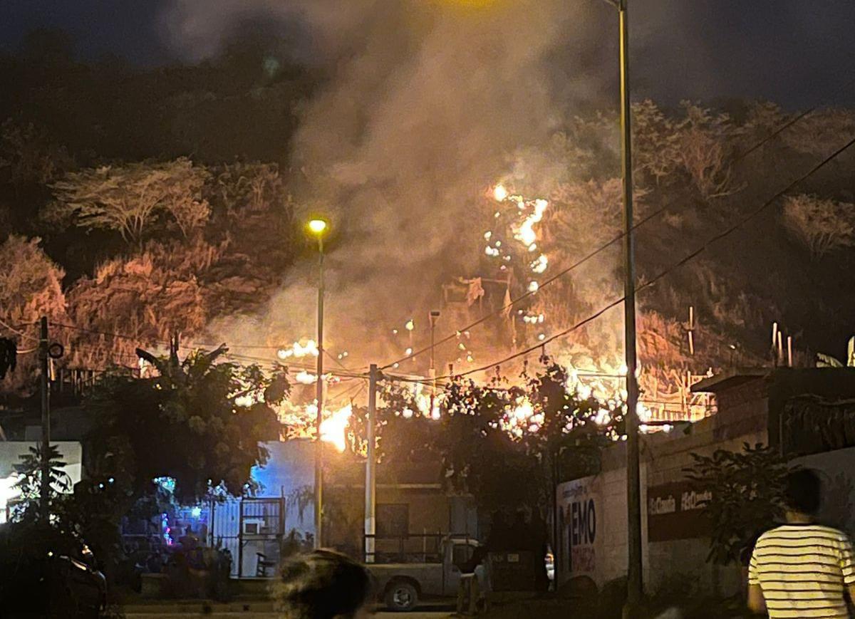 $!Uso de pirotecnia causa incendios en Mazatlán durante Noche Buena