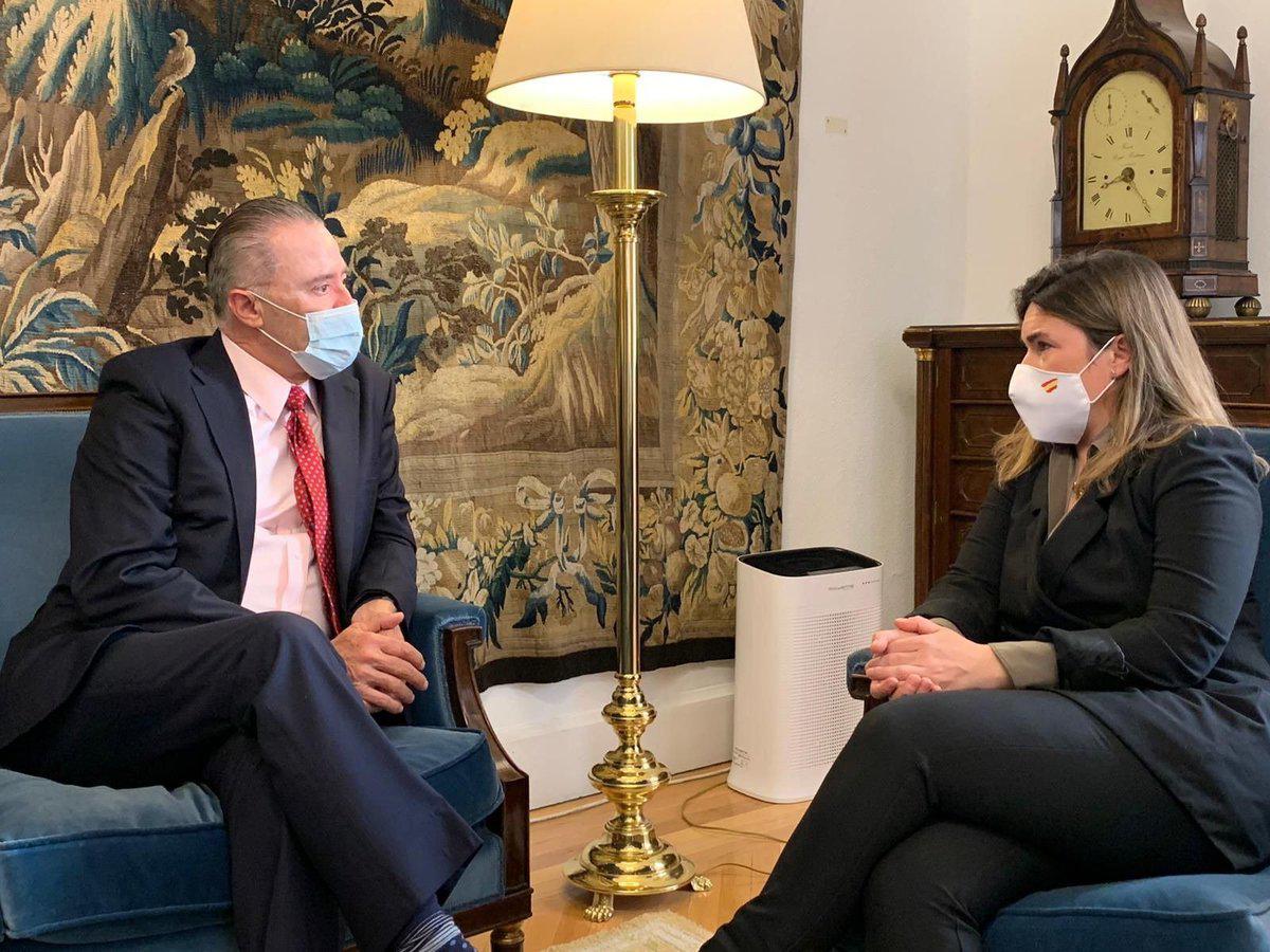 $!Quirino Ordaz entrega copias de sus credenciales como Embajador de México en España