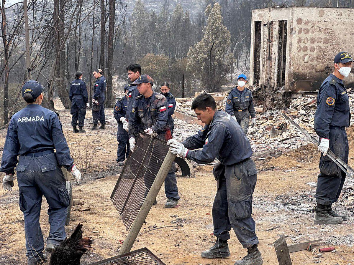 Sube a 64 la cifra de muertos por incendios en Chile; decretan luto ...