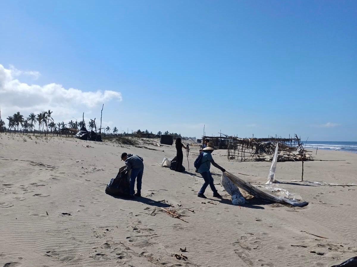 $!Realizan jornada de limpieza en la Playa El Caimanero, en Rosario