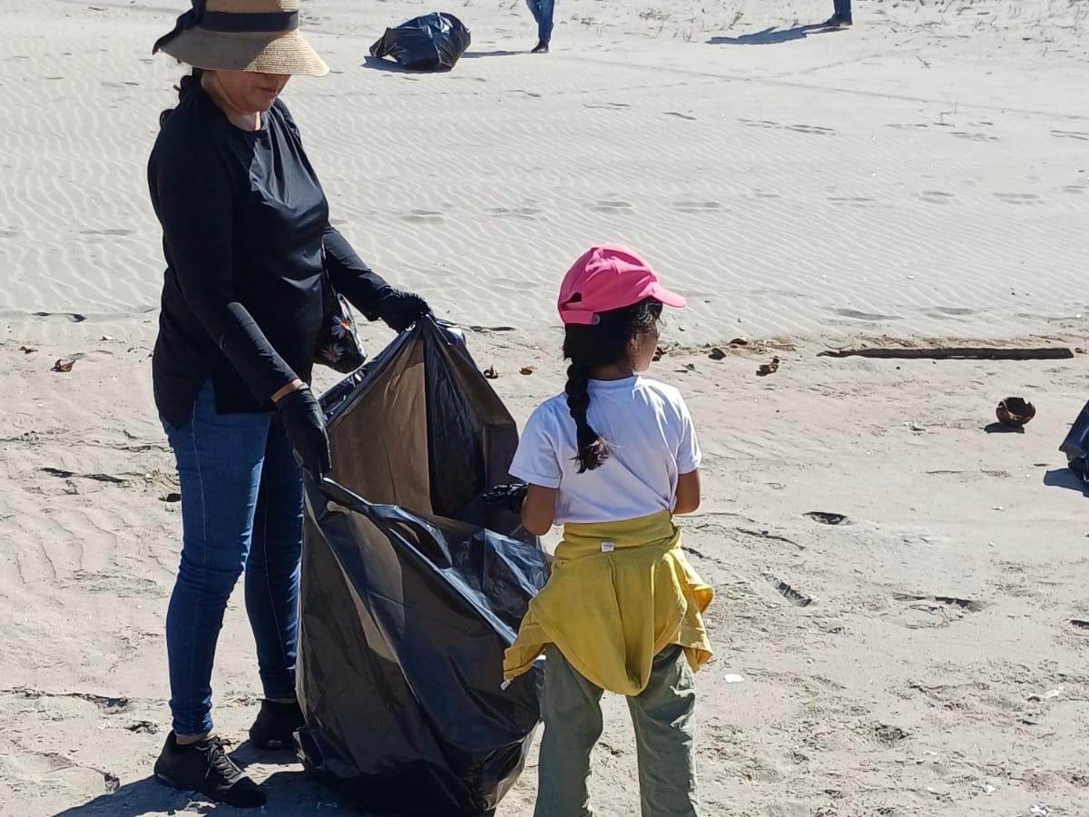 $!Realizan jornada de limpieza en la Playa El Caimanero, en Rosario