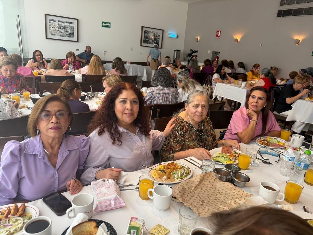 $!Durante el desayuno compartieron anécdotas de sus años de servicio en la máxima casa de estudios.
