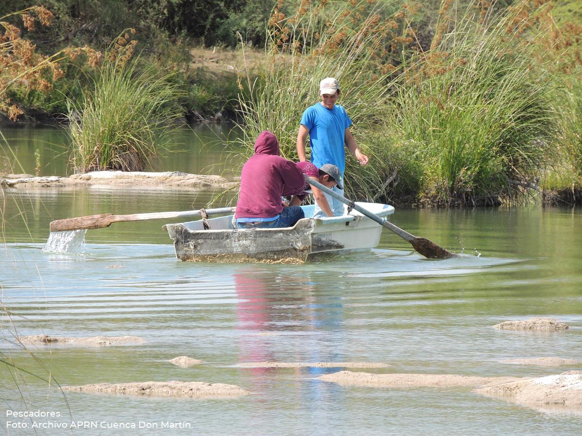 $!Personas de la Cooperativa Don Martín, pescando en la localidad de Don Martín, Coahuila.