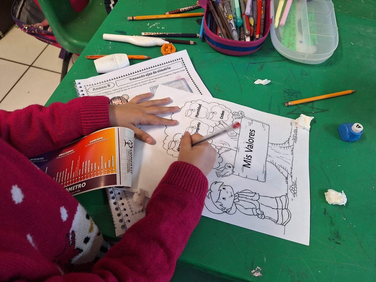 $!Lleva Compavif talleres a estudiantes de Culiacán sobre prevención y efectos de la violencia familiar