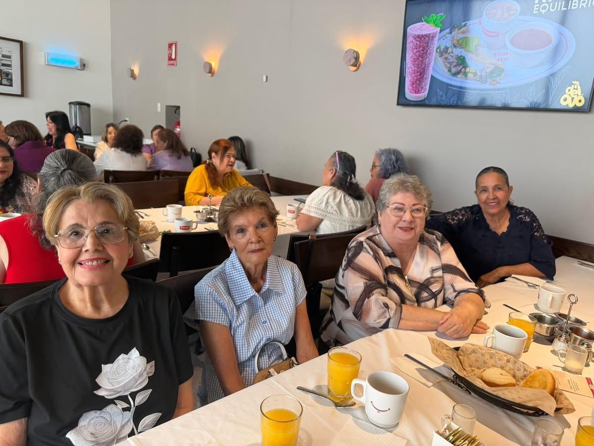 $!Decenas de universitarias en retiro se dieron cita para recordar que el 8 de marzo es un símbolo de la resistencia femenina por la dignidad y los derechos humanos.