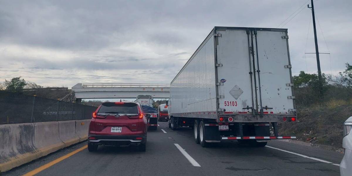 Se satura la Autopista Mazatlán-Culiacán tras visitas al puerto para ver el Eclipse Total de Sol
