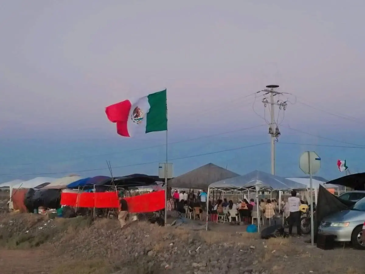 $!La madrugada del 15 de junio las comunidades instalaron un bloqueo permanente en los accesos a la planta de GPO en Topolobampo.