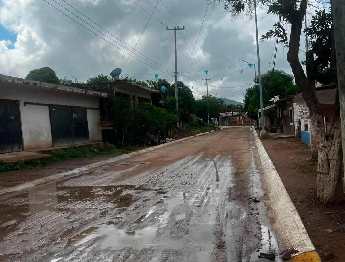 $!Vecinos de ‘El Cerro’, en Rosario, piden de ponga fin a apagones en calle principal